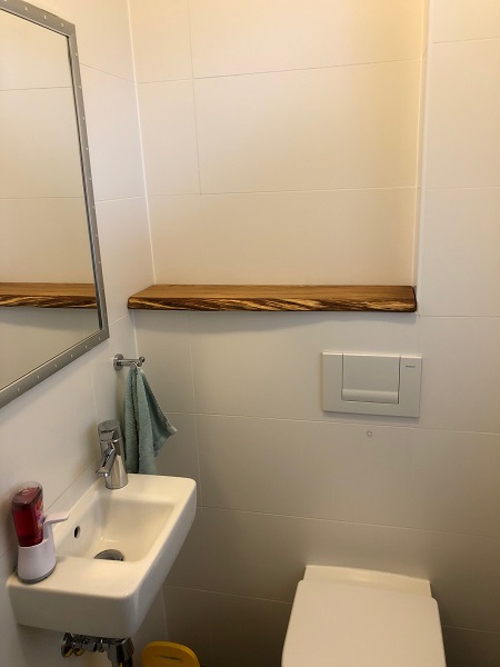 Kundenprojekt : Badezimmerablage aus geölter Eiche